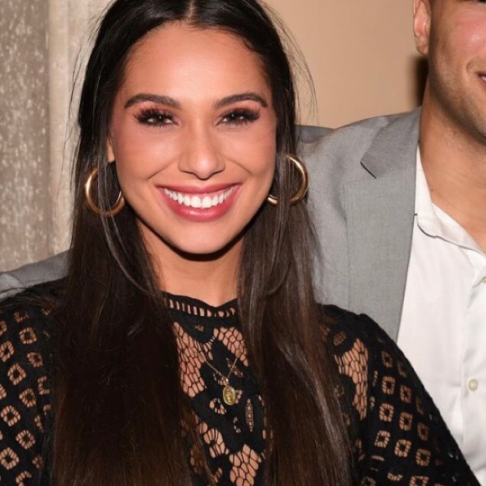 Meet your Posher, Julia